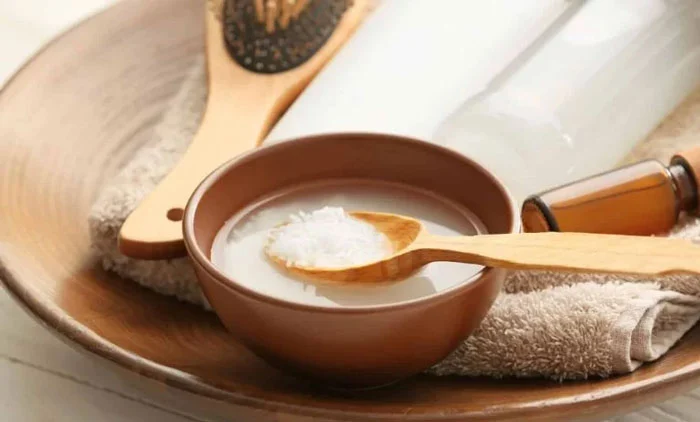 ۸ خاصیت آب برنج برای رشد موی سر؛ روش های استفاده آن