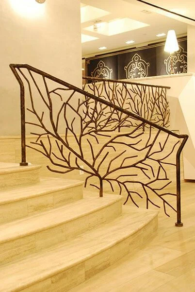 نرده های راه پله برای فضاهای بیرونی چه ویژگی هایی دارند؟