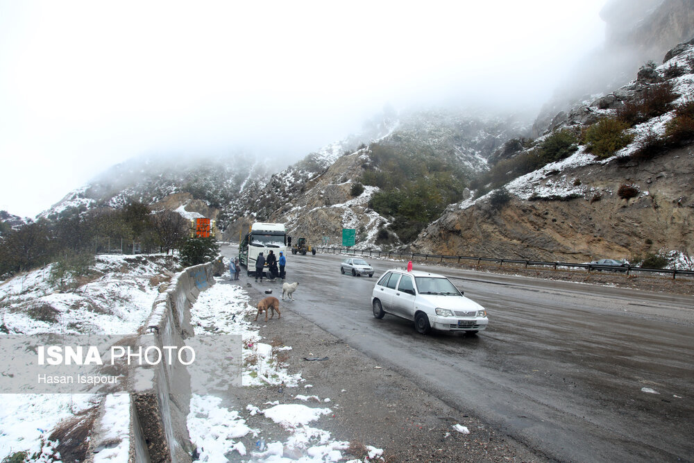 بارش برف و باران در جاده‌های ۱۱ استان کشور