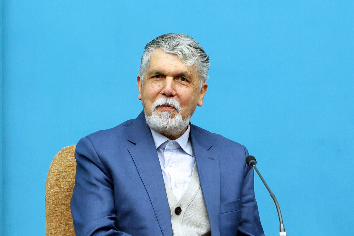 بدرقه باشکوه پاپ فرانسیس  - سقف شیبدار