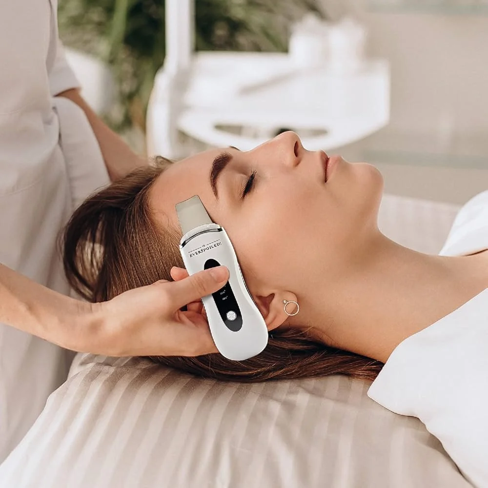 پوست اتوی صورت اسکین اسکرابر: مزایا، معایب و نحوه استفاده از آن