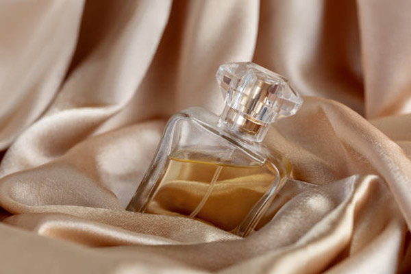 آیا خرید دکانت به کاهش خریدهای اشتباه عطر کمک می‌کند؟